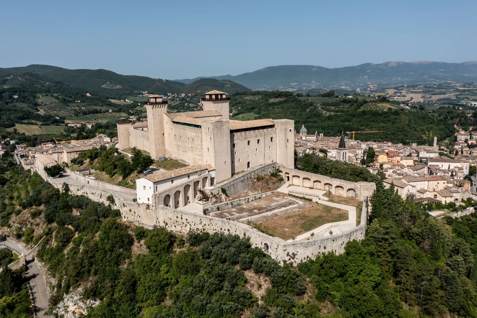 Antonia Home — Appartamento nel centro storico di Spoleto, 